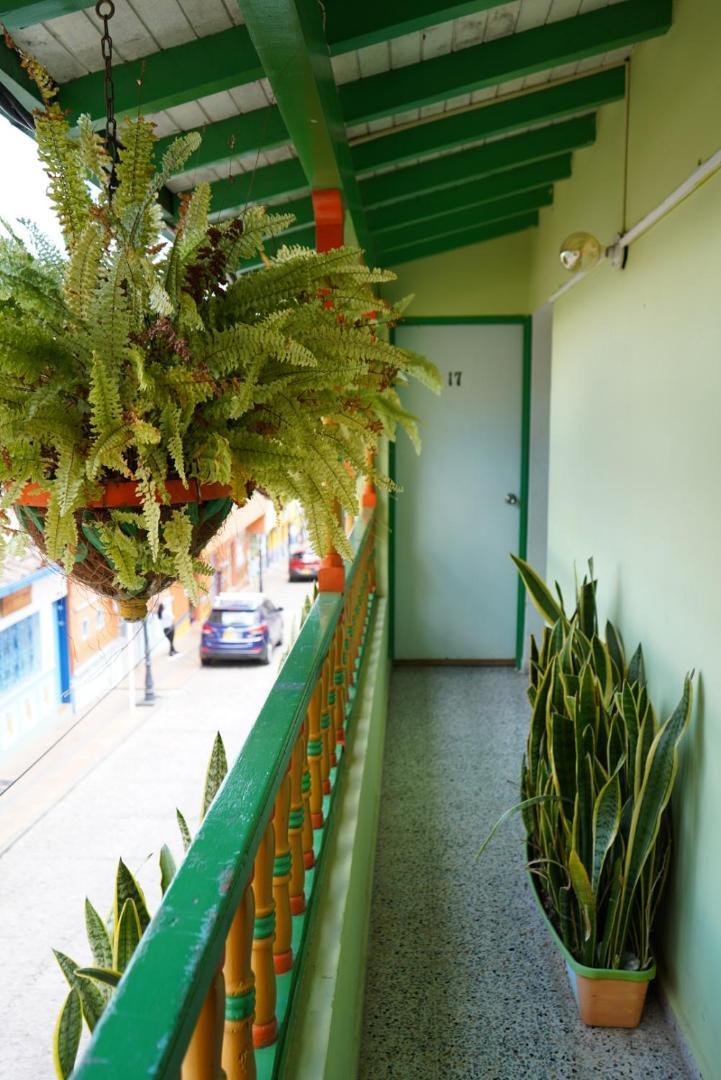 Hotel Casa Verde Guatape Bagian luar foto